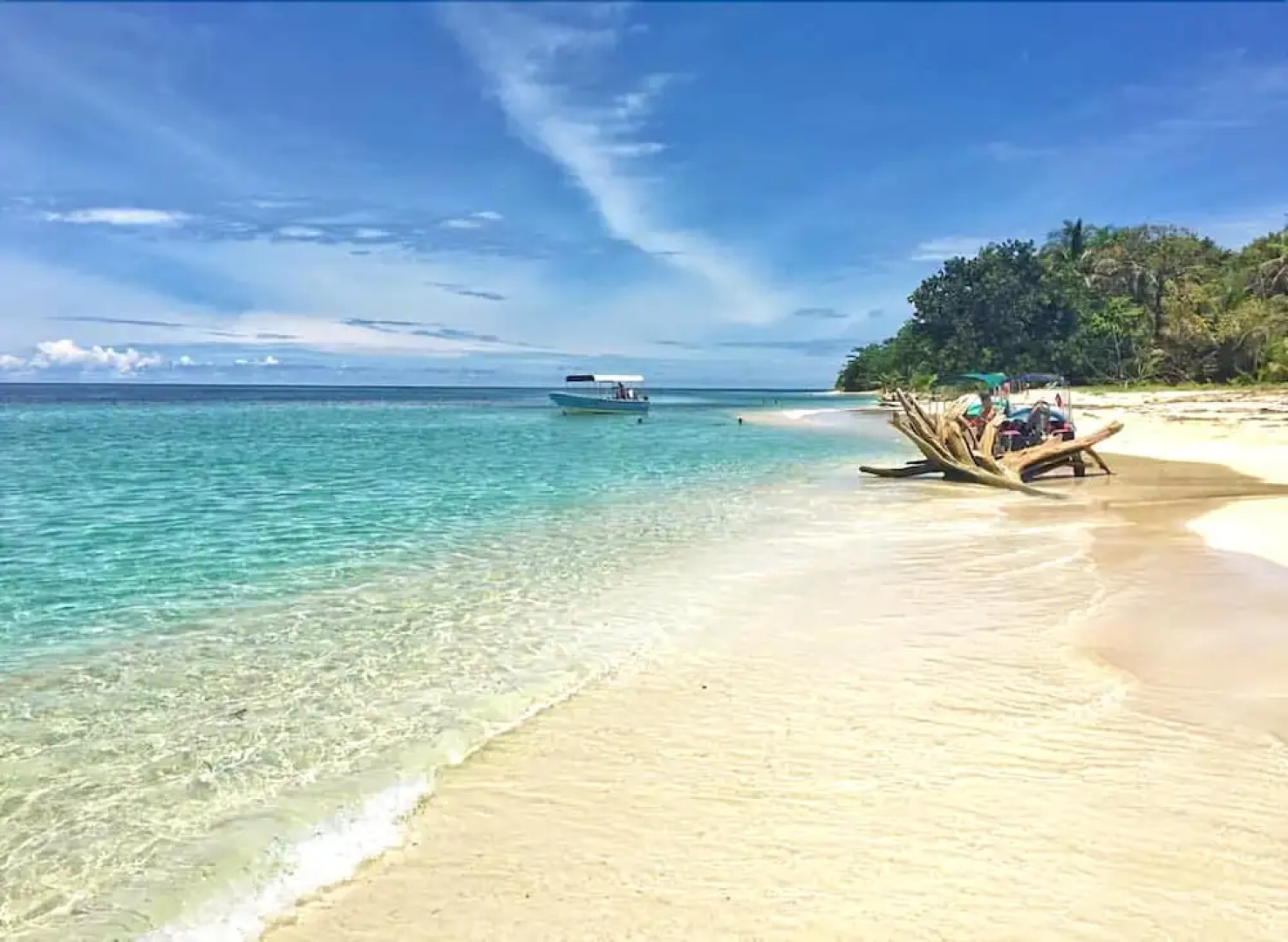 The Island Hub at Red Frog Beach Resort