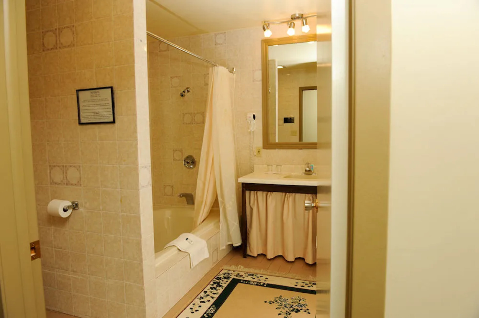 Hessenland Inn & Schatz Winery