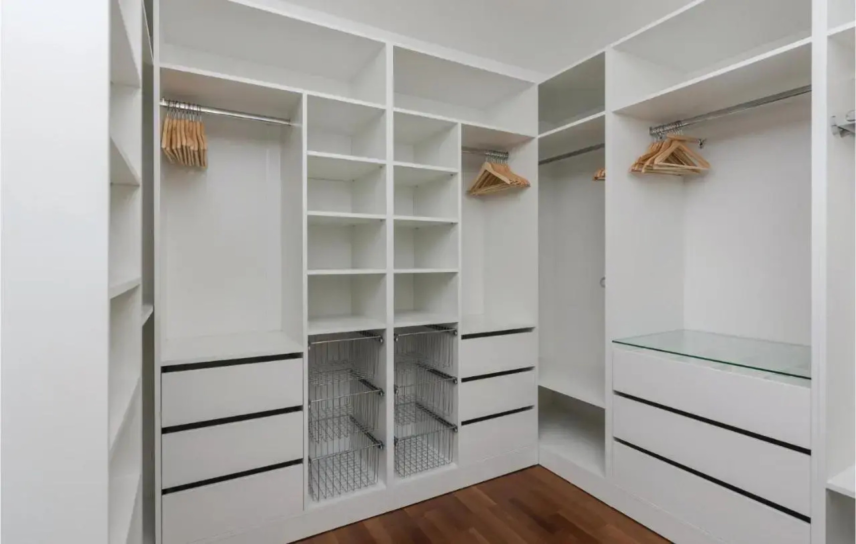 Four-Bedroom Holiday Home in Suhovare