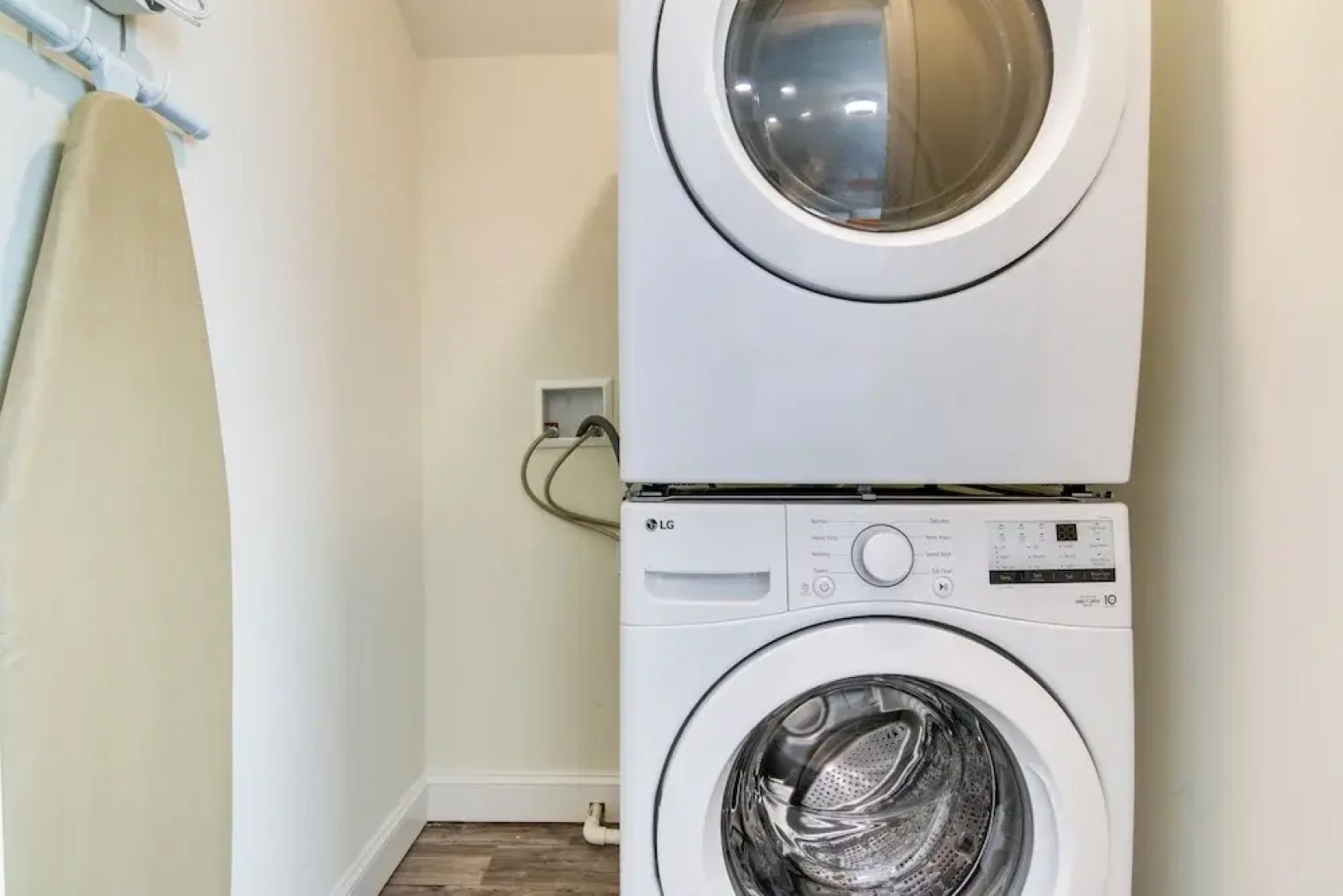 Updated Home - Walk to Salisbury University!