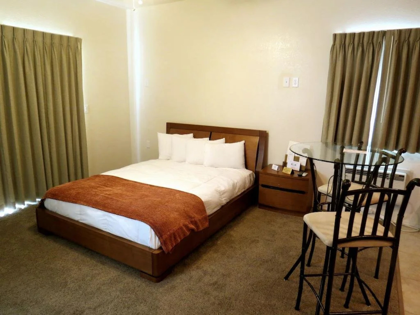 Canyon Plaza Premier Studio and Apartments