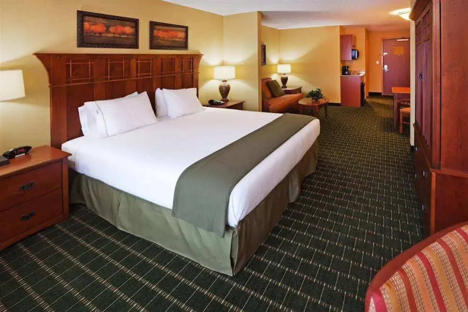 The Q Hotel And Suites