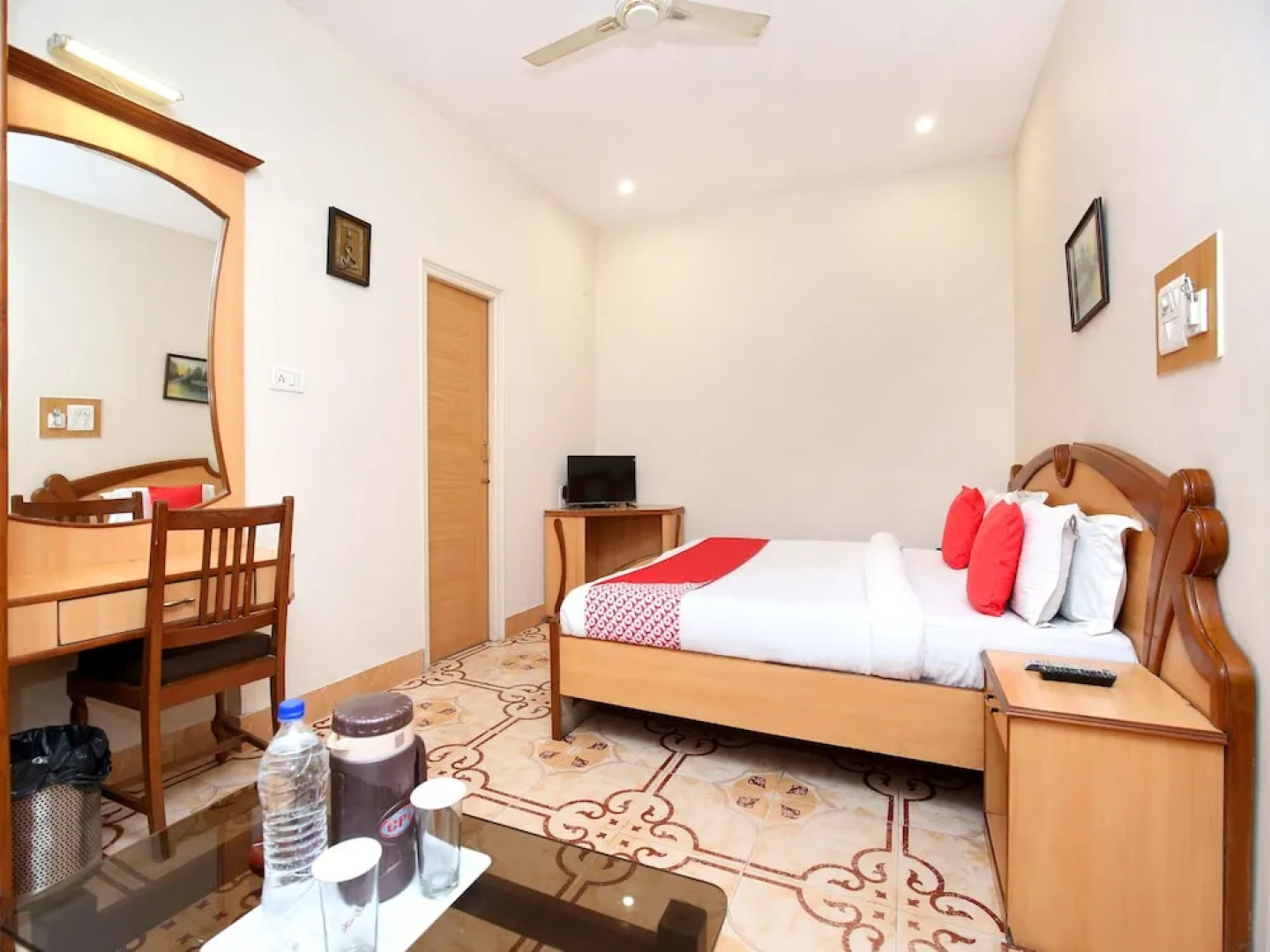 OYO 1044 Hotel Basera Vintage