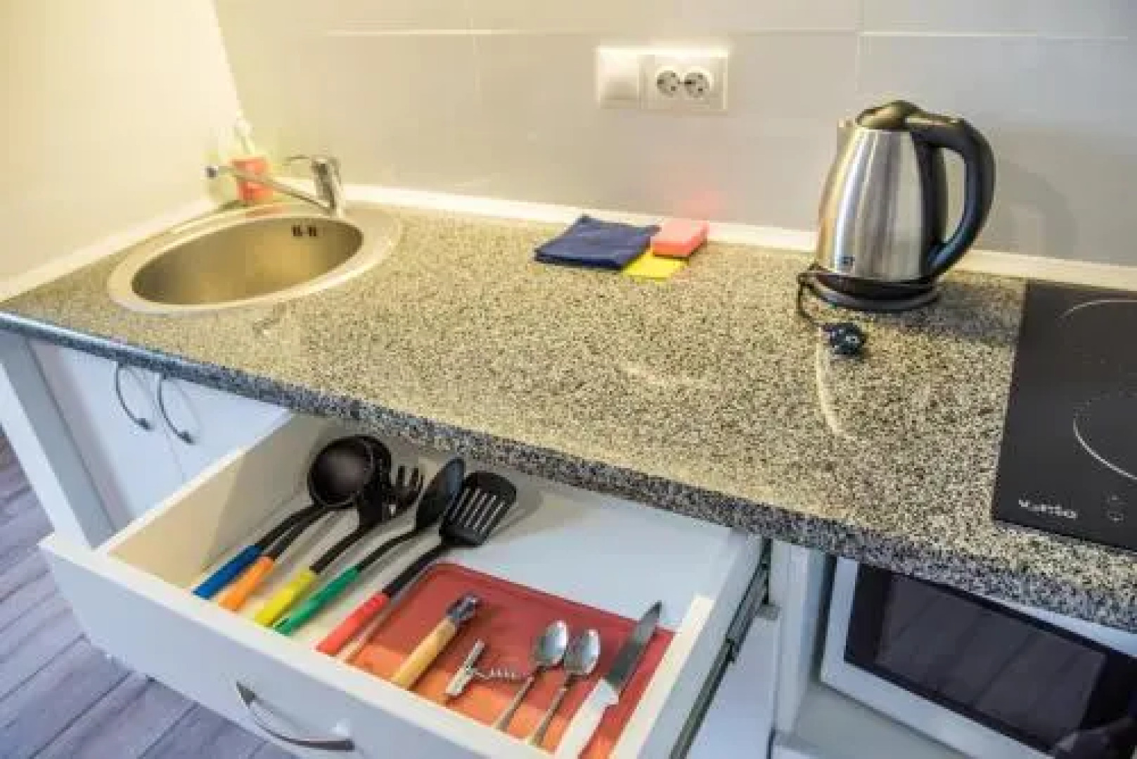 Apartment on Zodchih st.