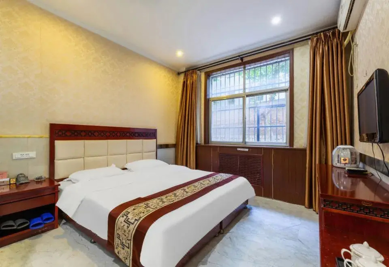 XinYuHaoHotel（formerlyOrientalPearlHotel）