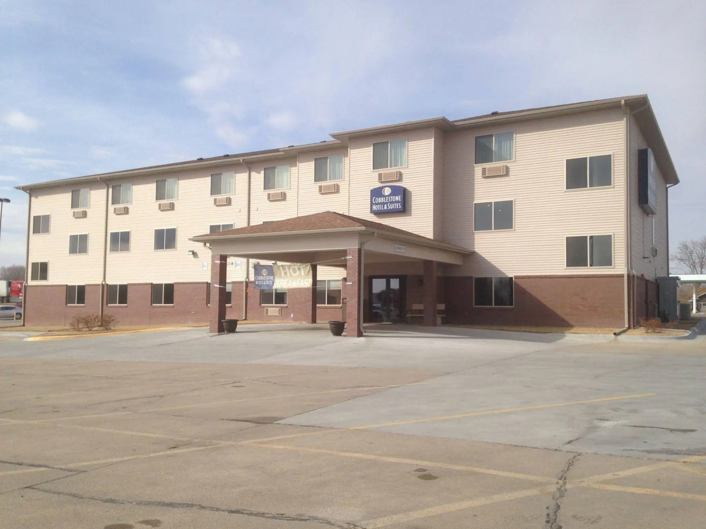 Edgewood Hotel & Suites