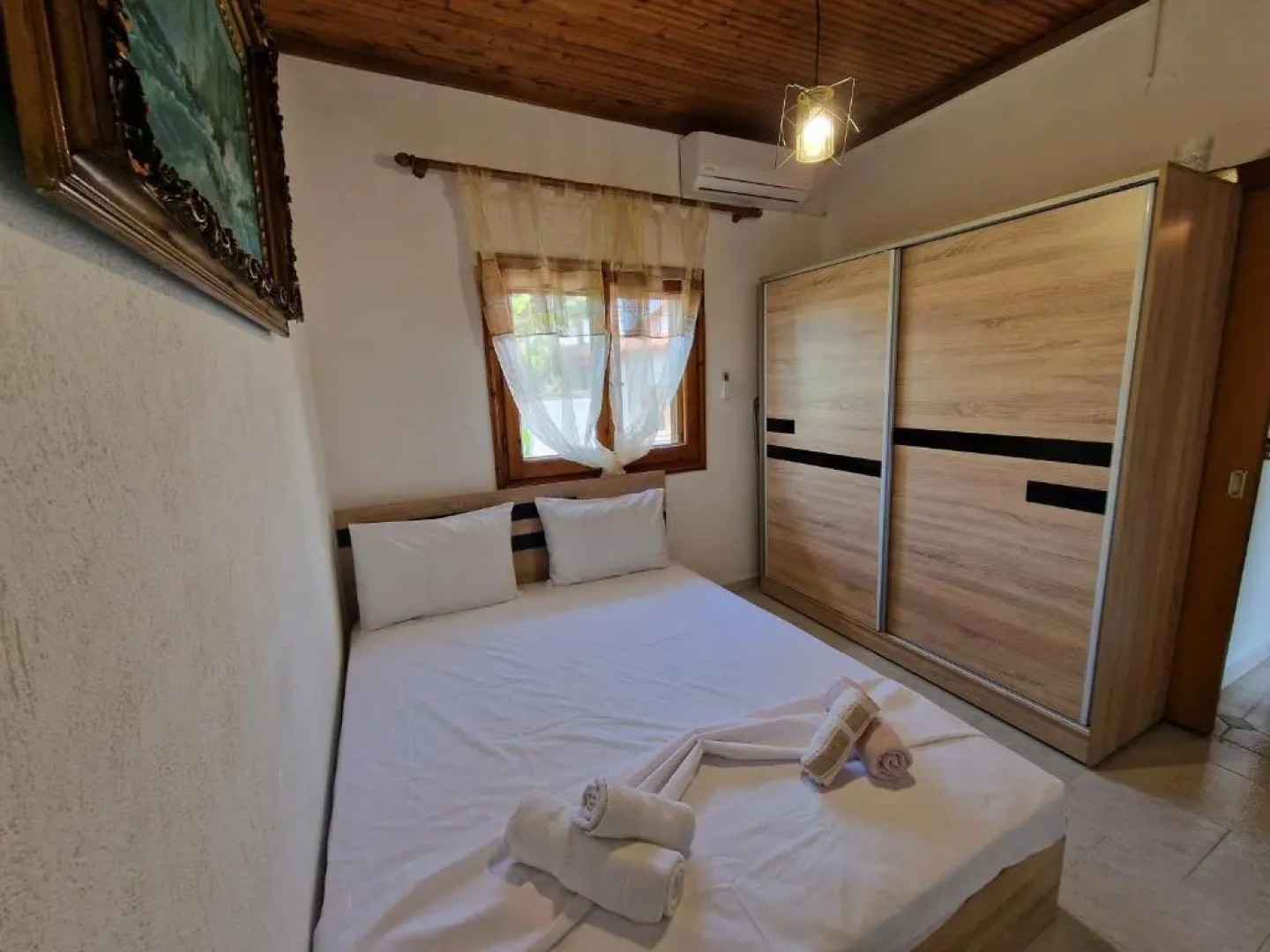 Cheerful 2 bedrooms home near the beach with parking and garden