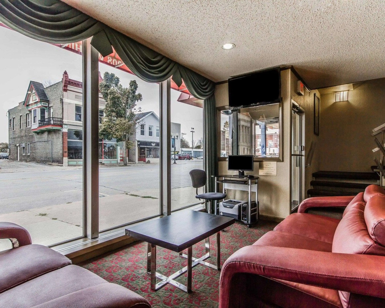 Days Inn by Wyndham Manitowoc