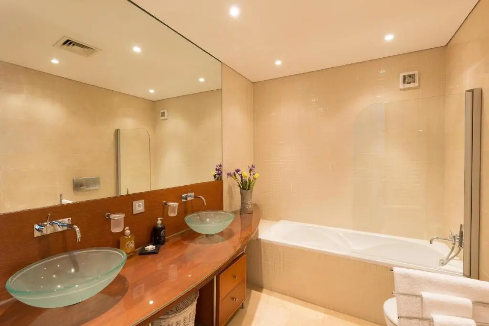 Sunny Lounge Apartment