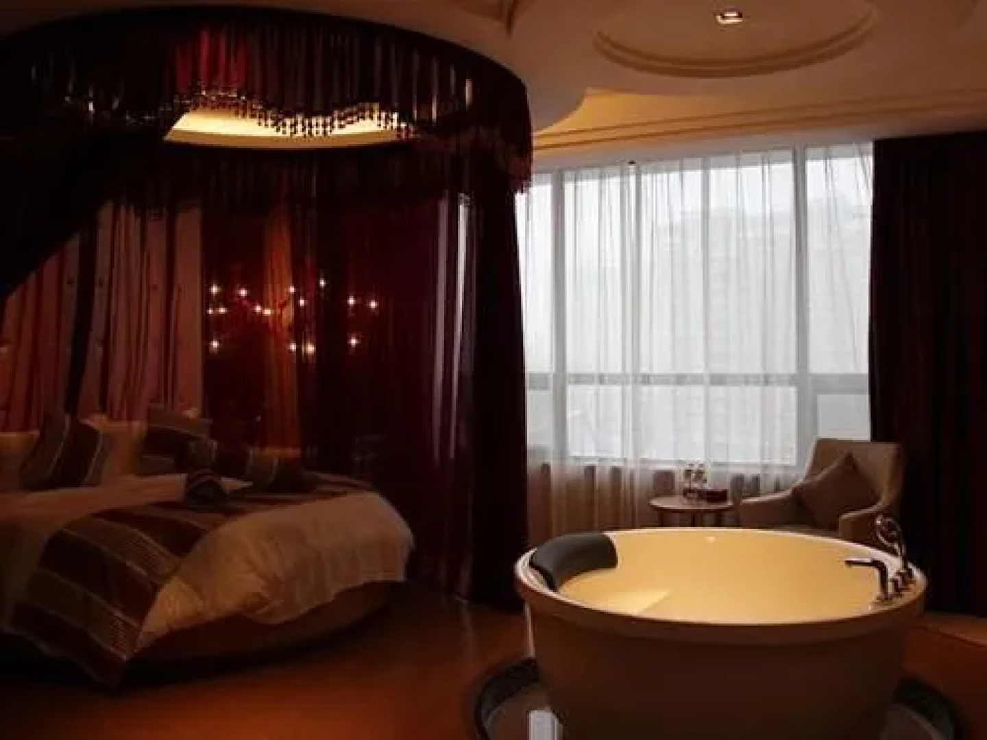 Xianning Youth Theme Hotel