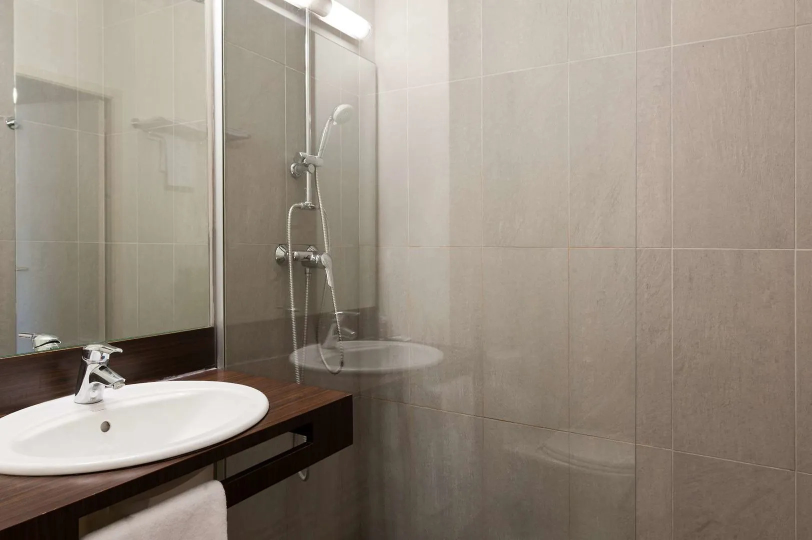 Sure Hotel by Best Western Caen Mémorial