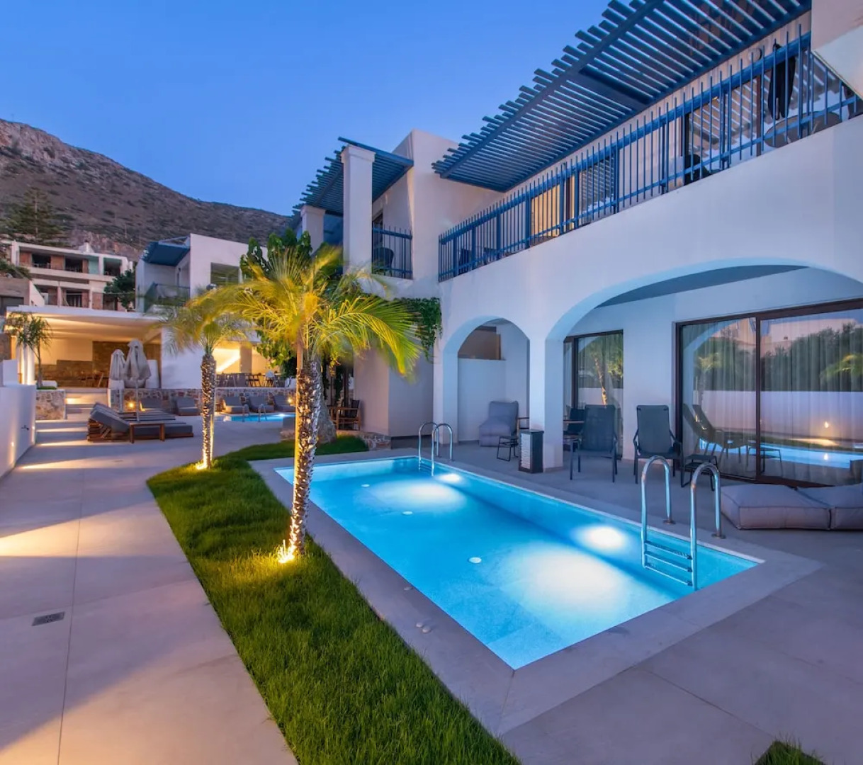 Mika Villas & Suites