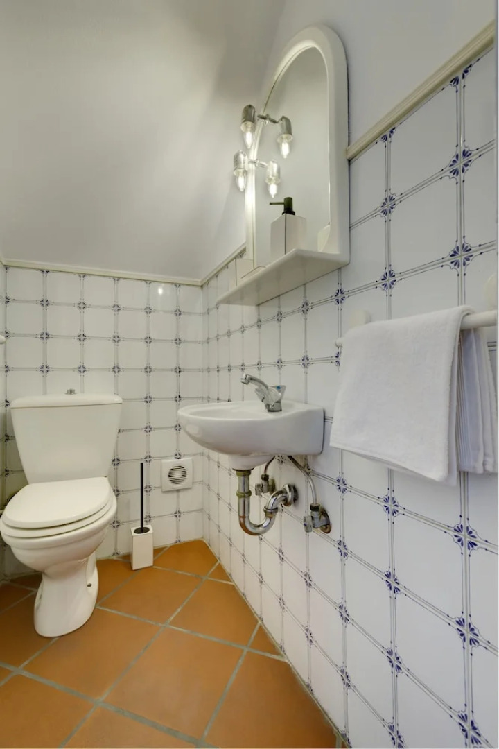 Traditional res next to Acropolis