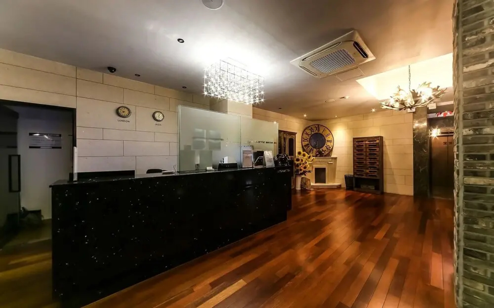 Changwon Palyongdong Praha Hotel