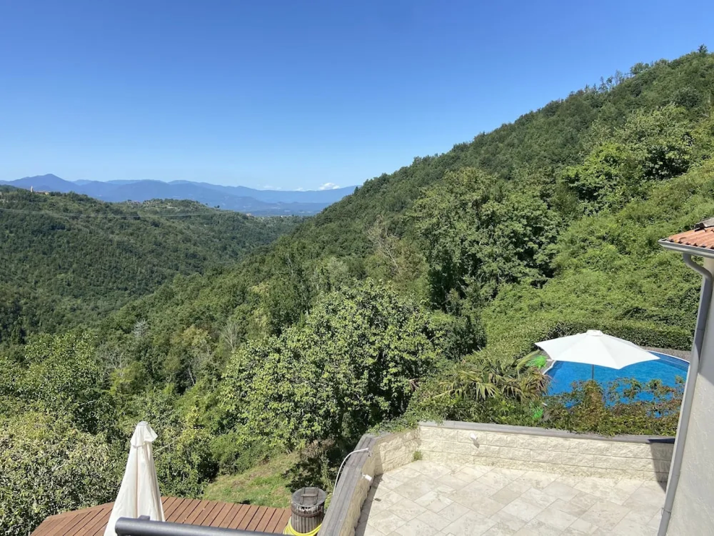 Fosdinovo 5-bed Villa- a Tranquil Retreat