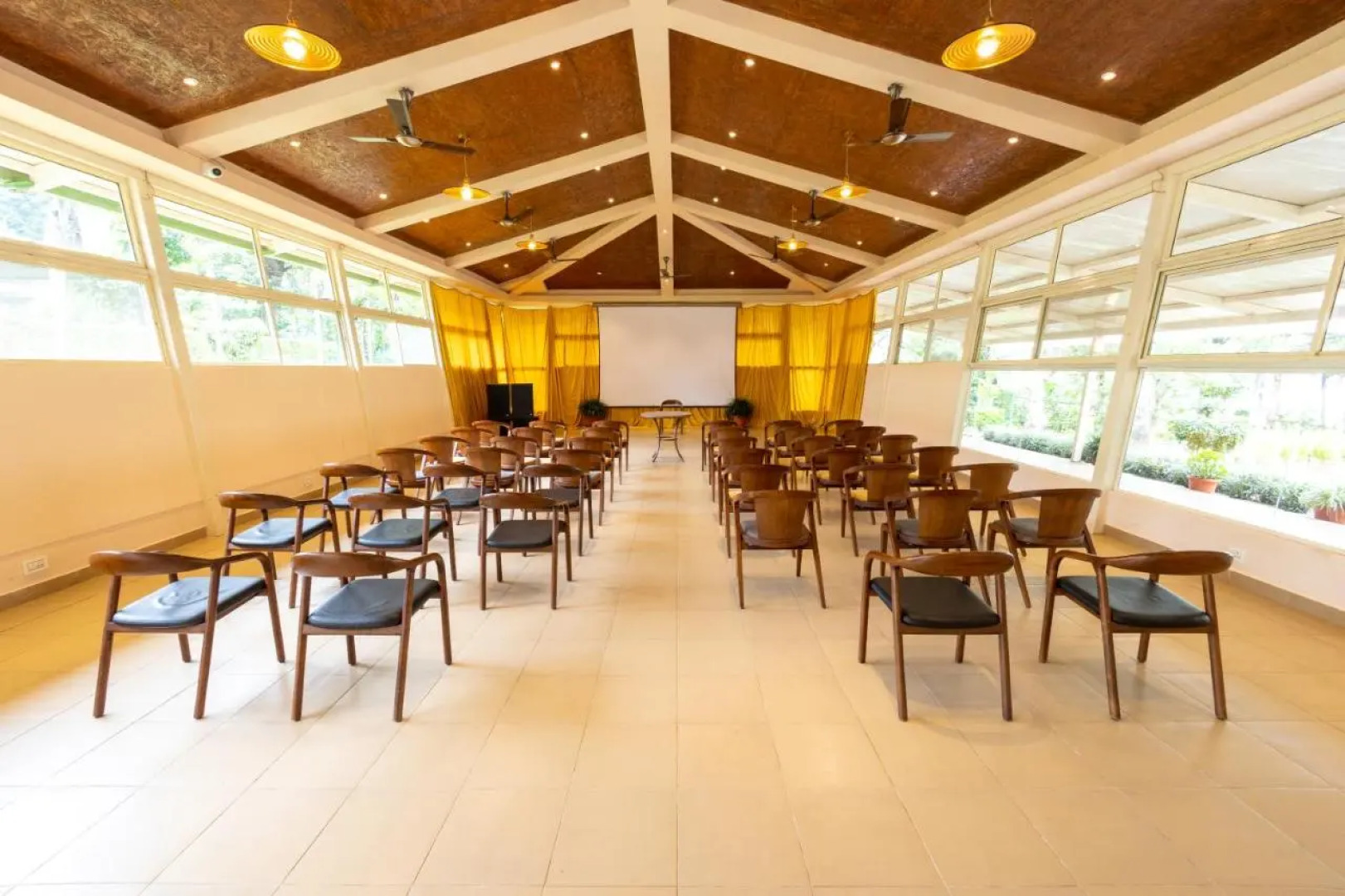 Honey Dewz Exotica Hotel & Resort