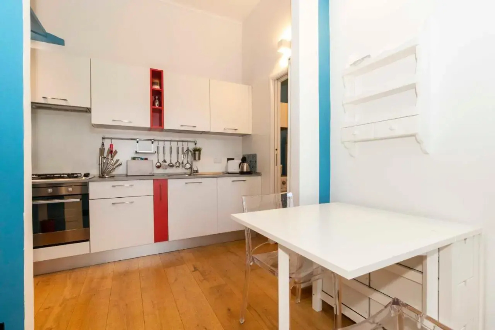 BOOK NOW! Apt x4 a few steps from Valentino's Park