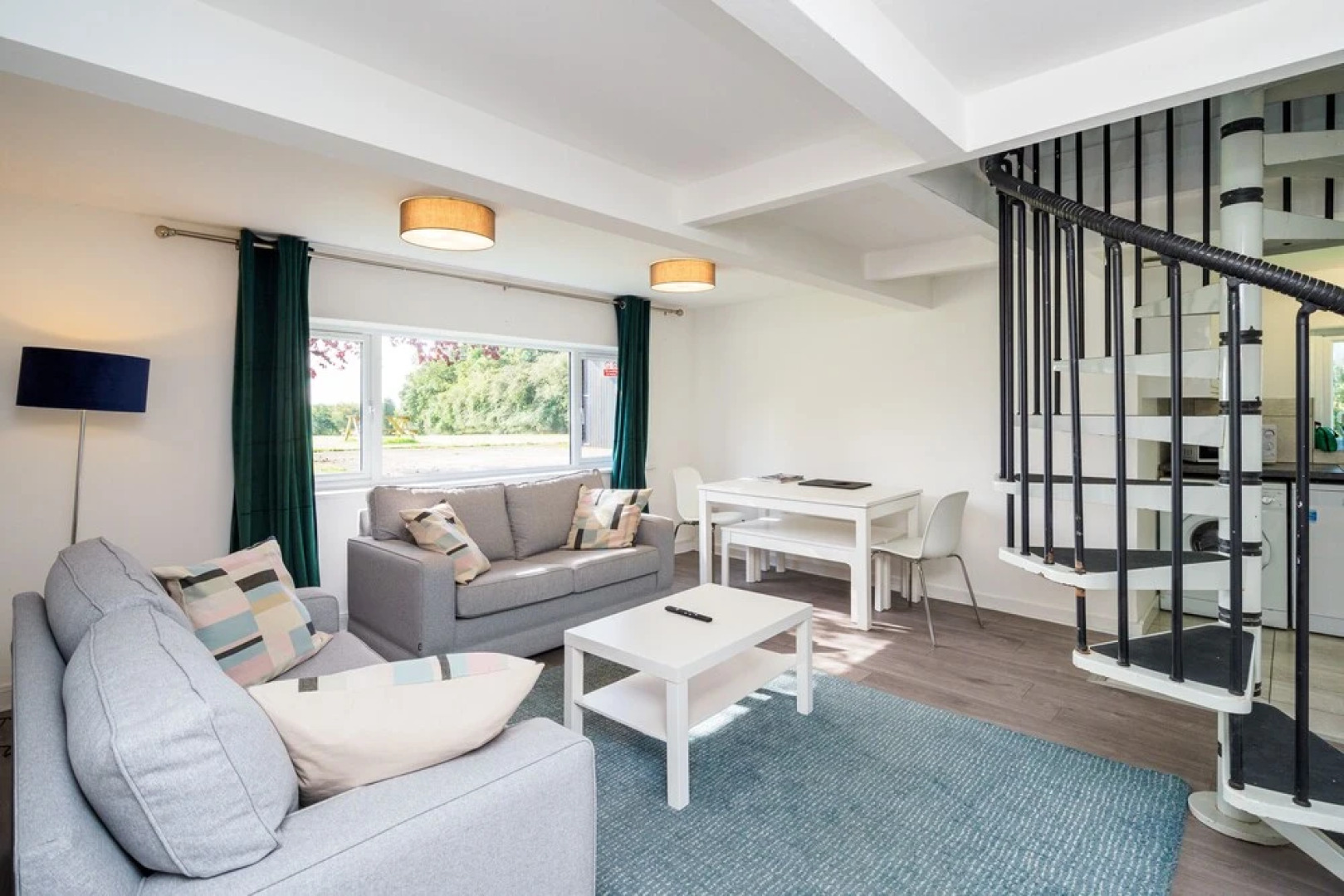 The WhiteCottage at Gildridge wd Hot Tub