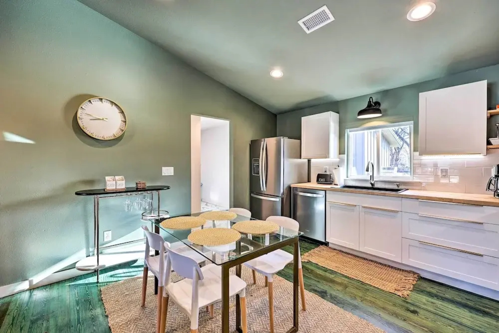 Modern Bentonville Home: Mountain Biker's Paradise