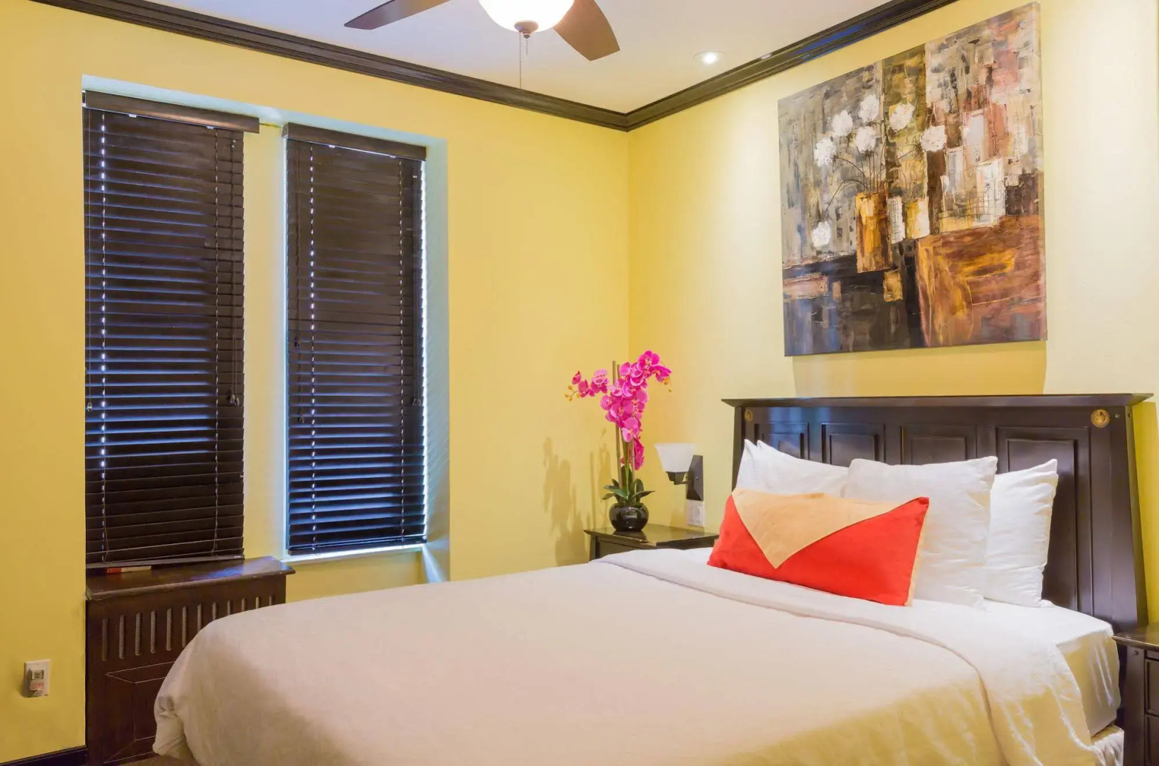 Broadway Hotel and Hostel