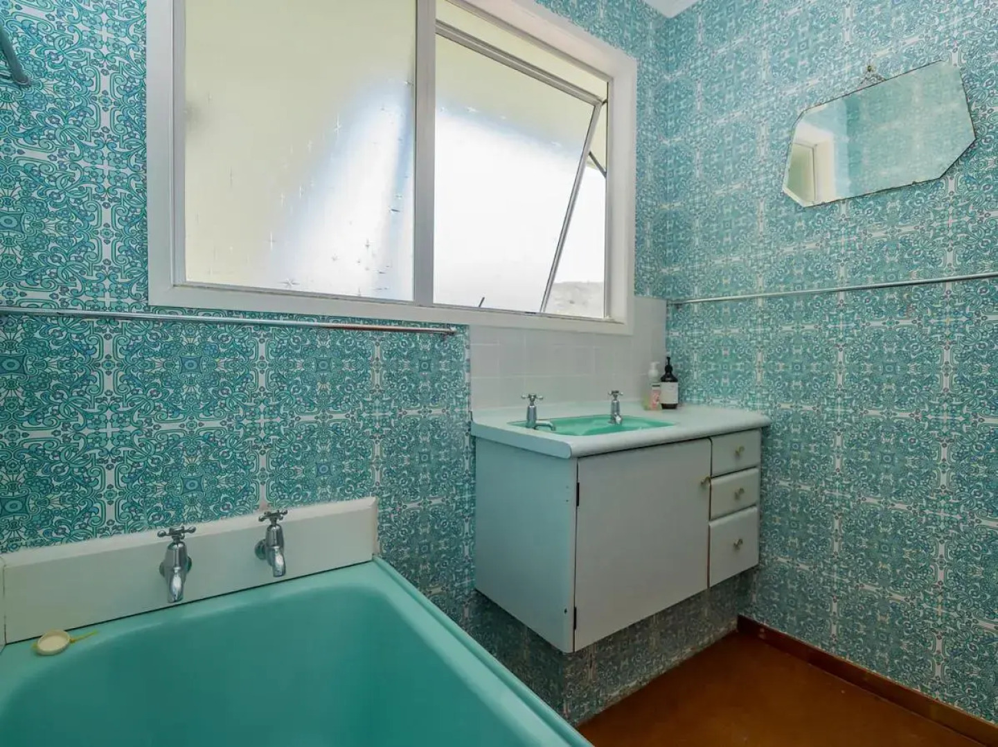 Beachfront Hideaway - Matarangi Holiday Home