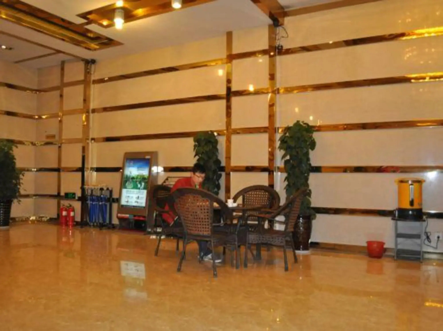 Luoyang Yubo Business Hotel (Wangcheng Park)