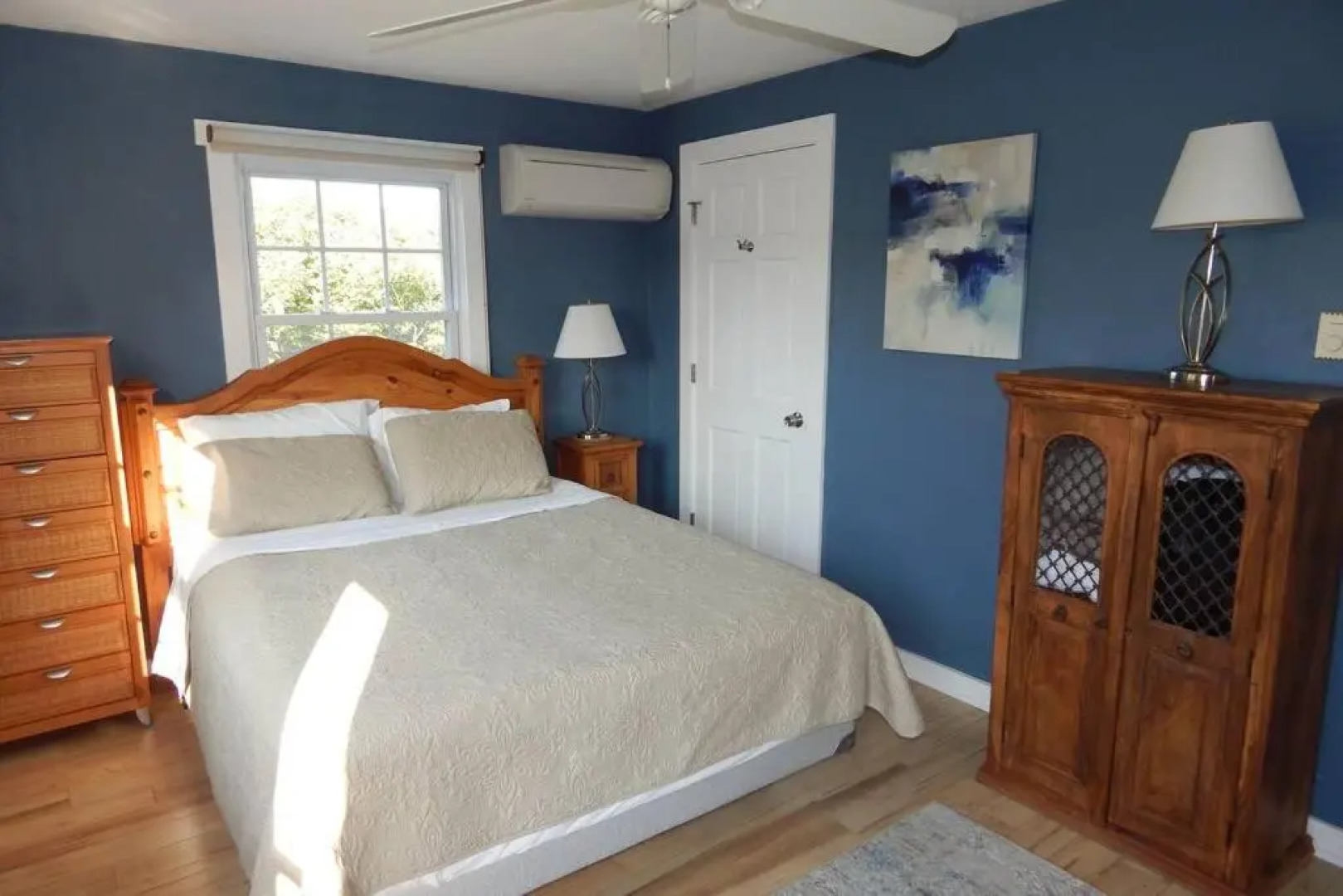 P-Town 2br Beach Beauty on the Bay. Water View!