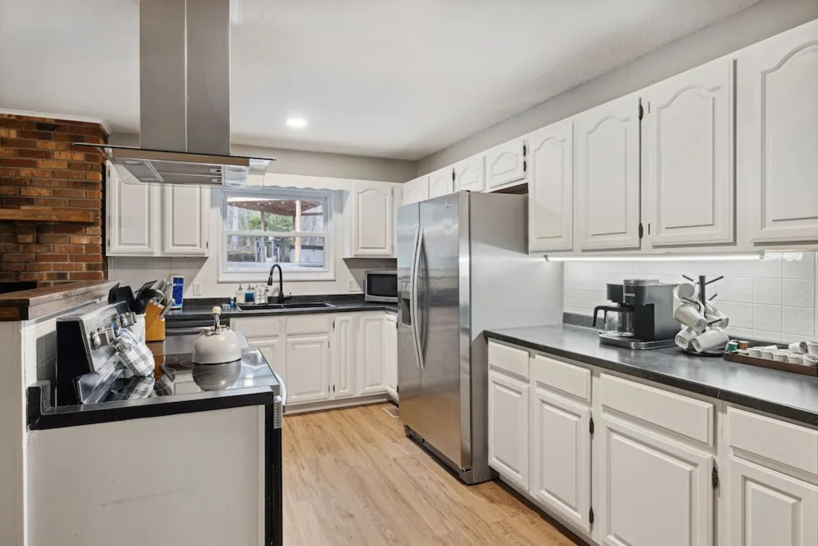 Bluff Mountain Bungalow 4 Bedroom Home by RedAwning