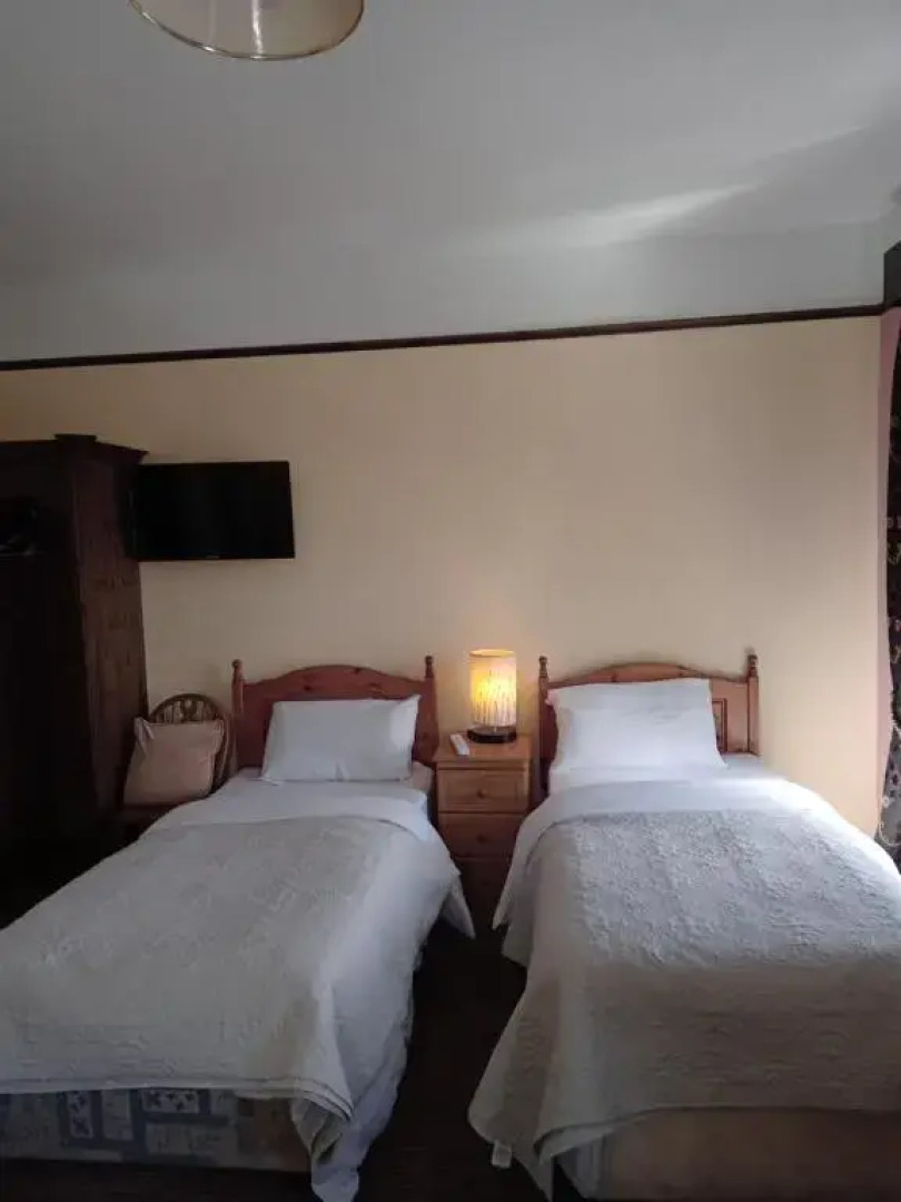 Buggle's Pub and Accommodation