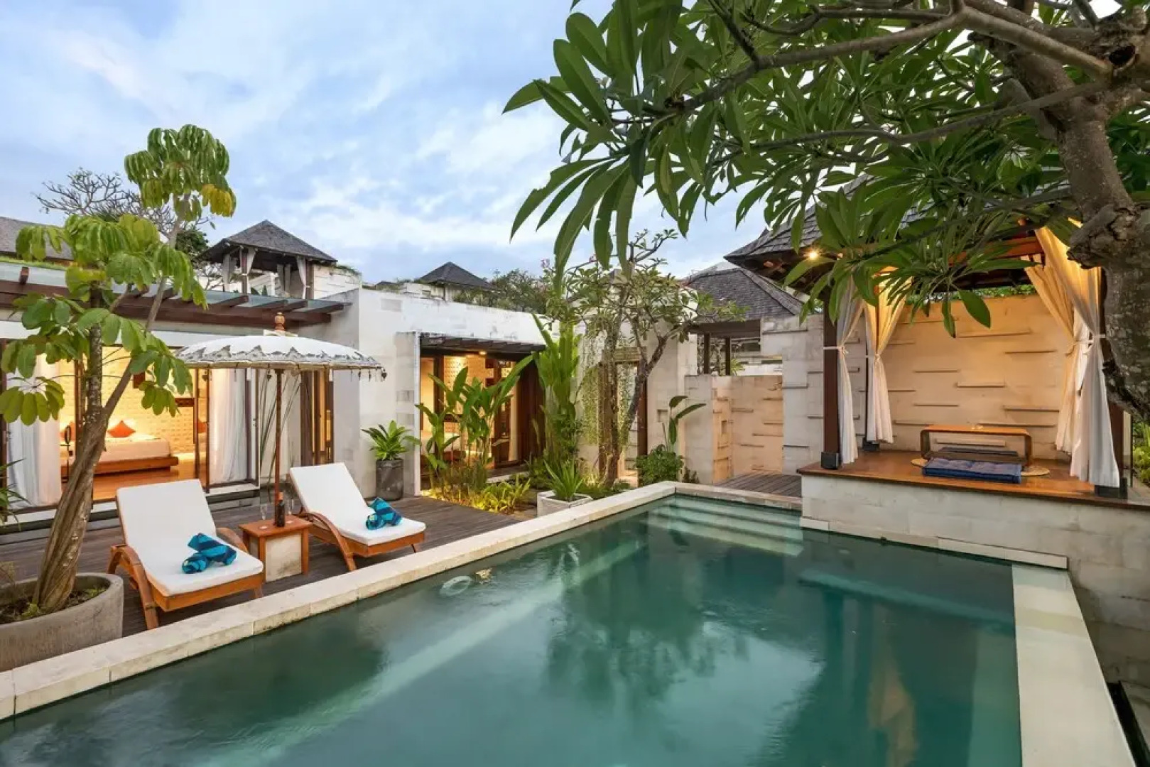 Splendid Beachfront 2 Br Villa in Seminyak
