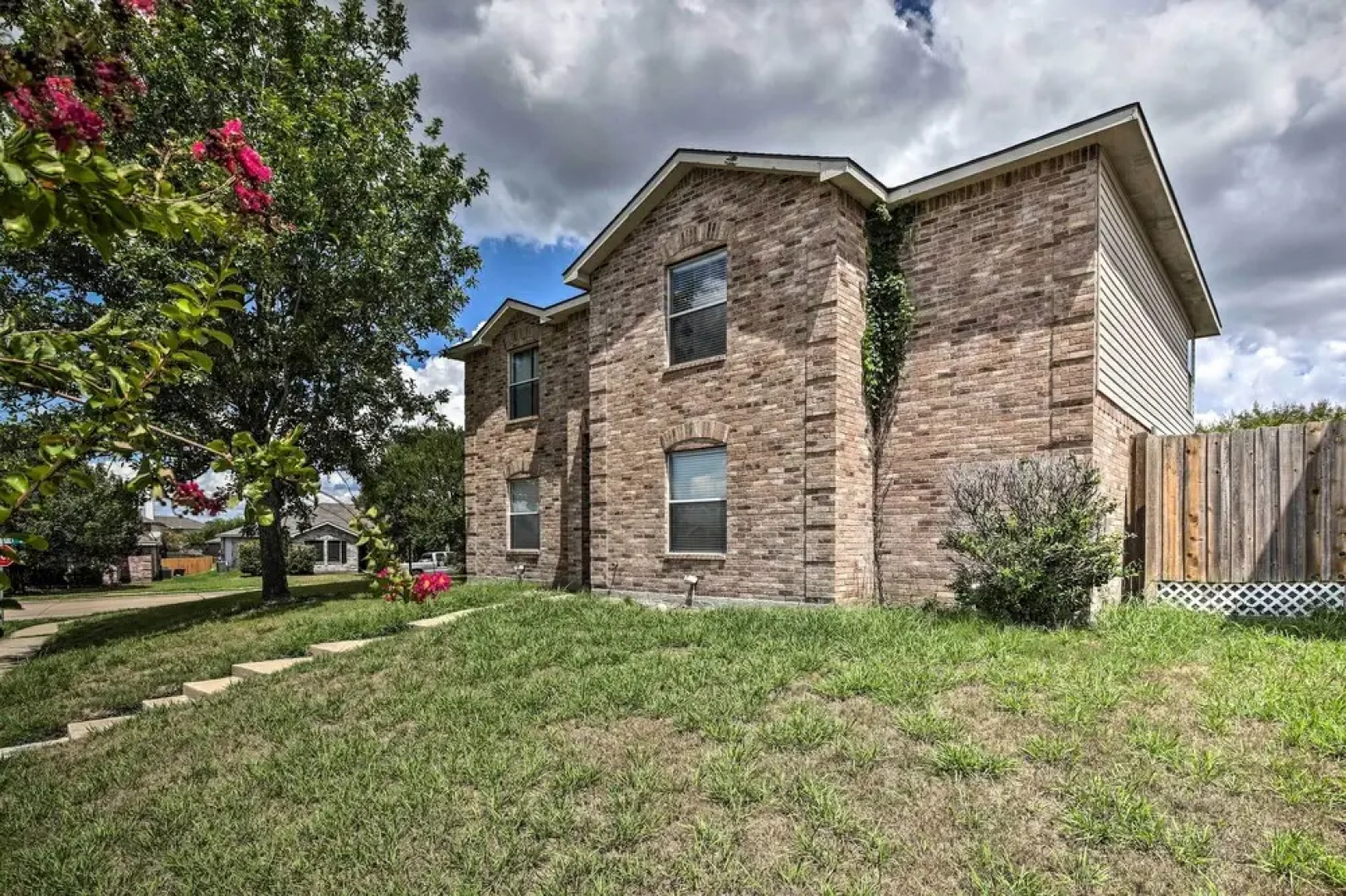 Sleek Rockwall Home Near Dtwn Dallas & Lake!