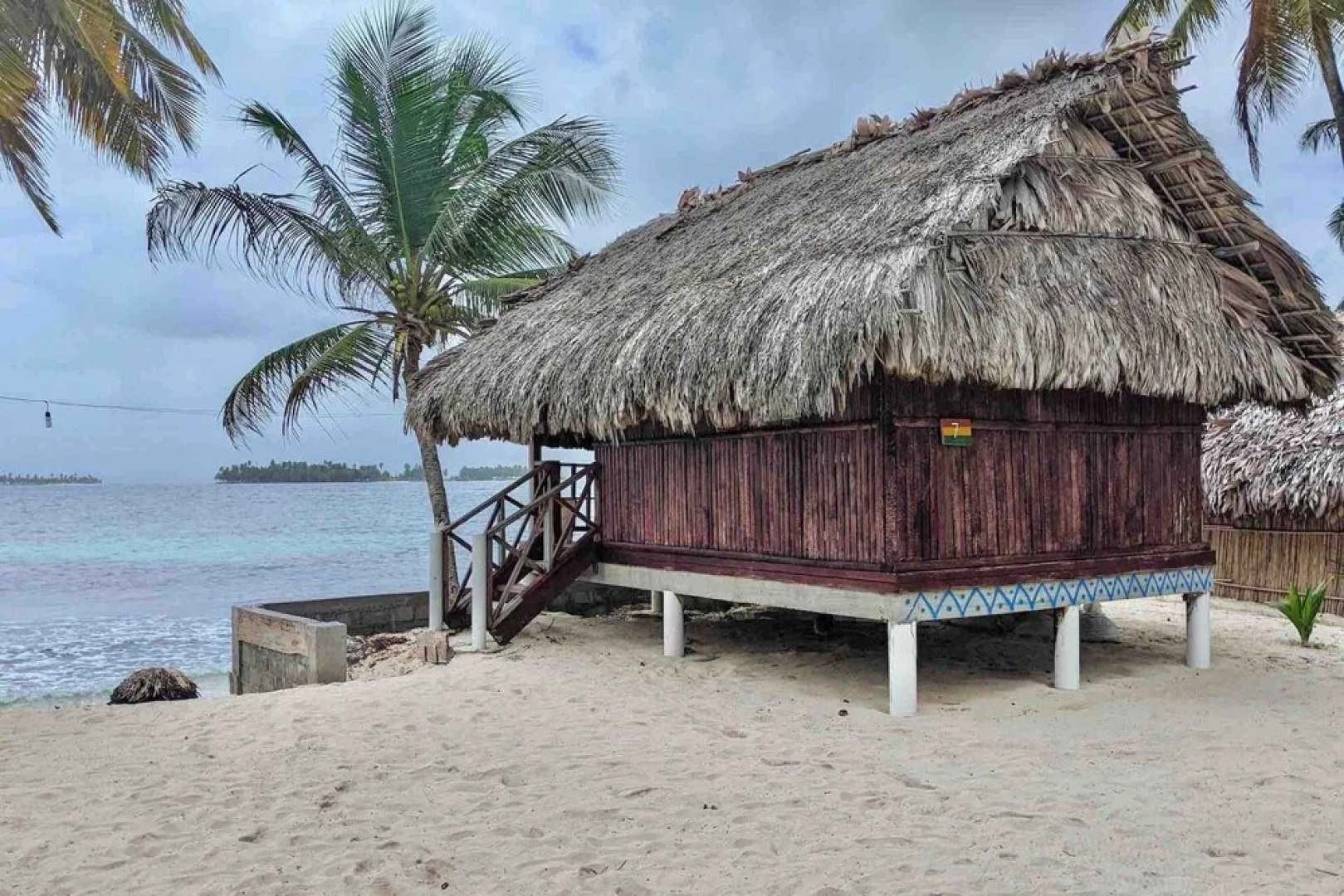 Cabins on paradise San Blas island