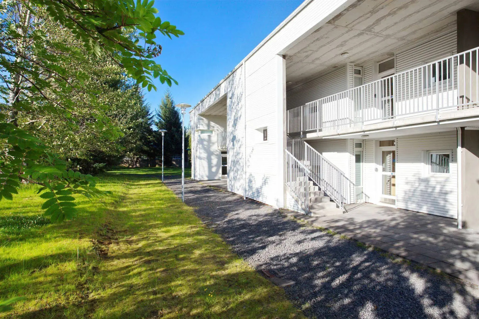 Golden Circle Apartments