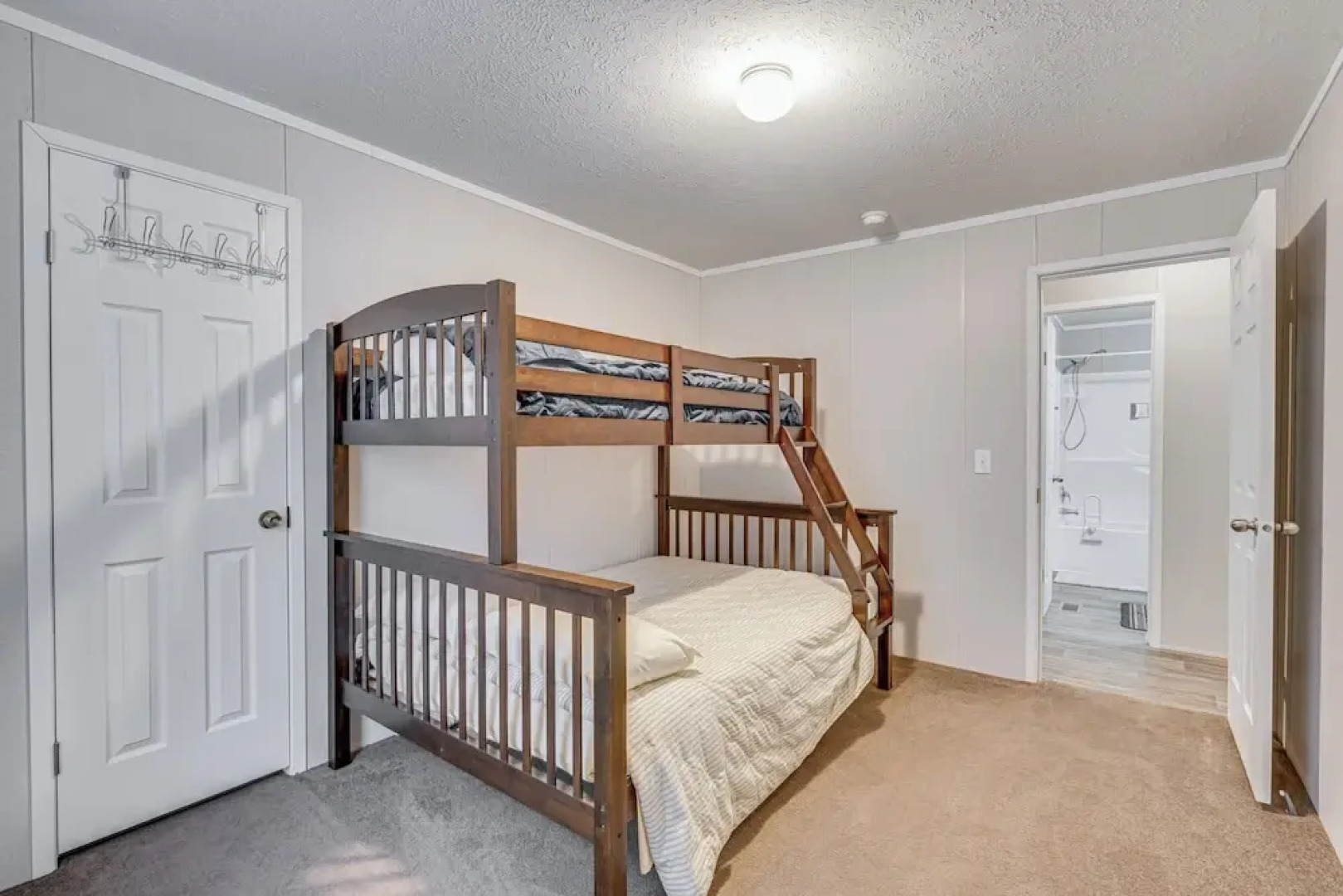 Pet-friendly Home ~ 10 Mi to Hocking Hills!