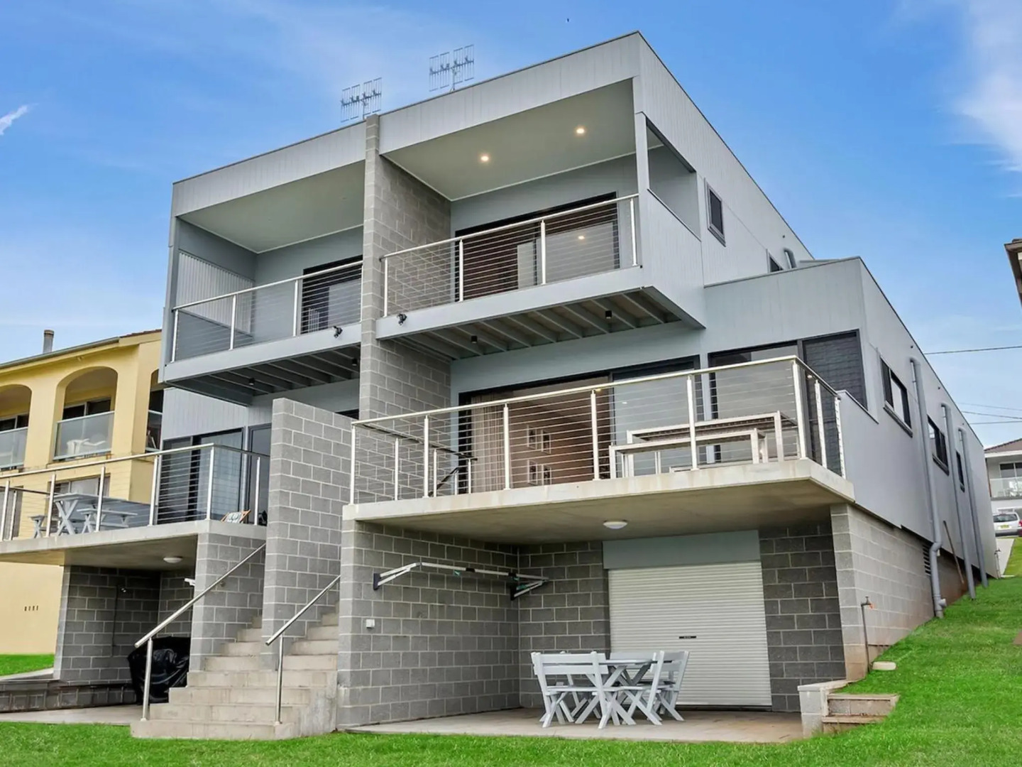 VILLA NOVA Gerroa 4pm check out Sundays