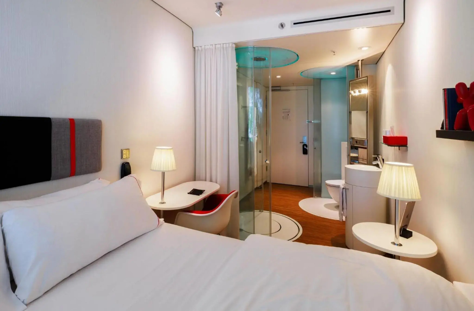 citizenM Schiphol Airport