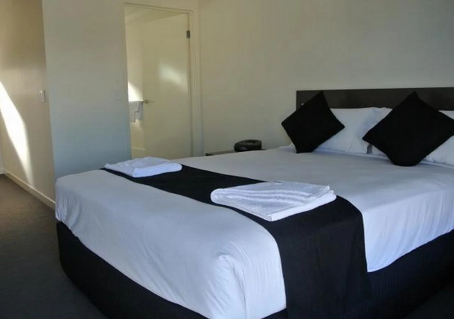 Dooleys Springsure Tavern and Motel