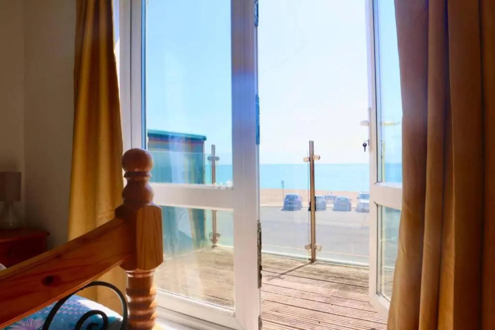 Seaview Beach house stones throws from the sea