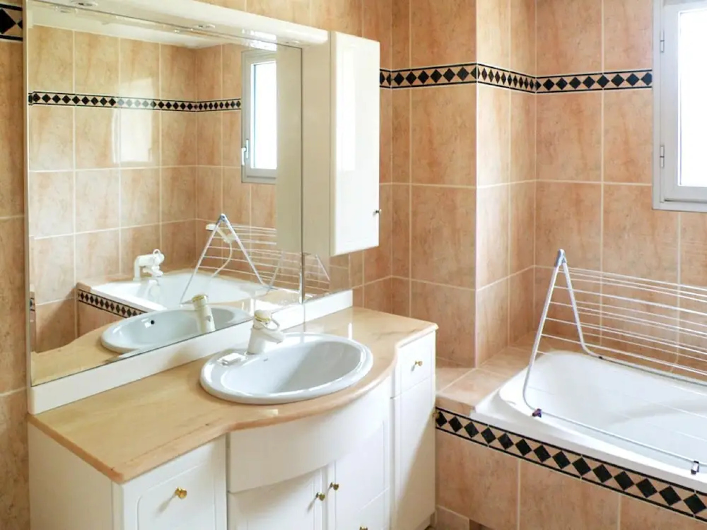 House With 2 Bedrooms in La Plaine Sur Mer, With Enclosed Garden - 150