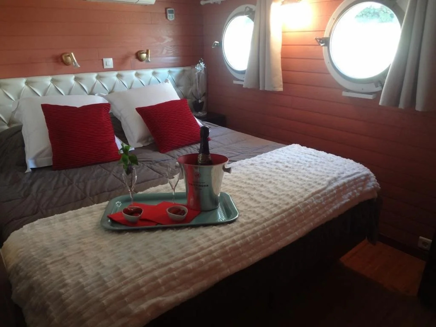 Péniche D'Hôtes Mirage