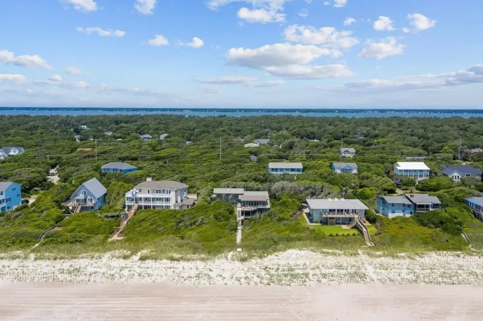 The Green Flash 4 Bedroom Home by RedAwning