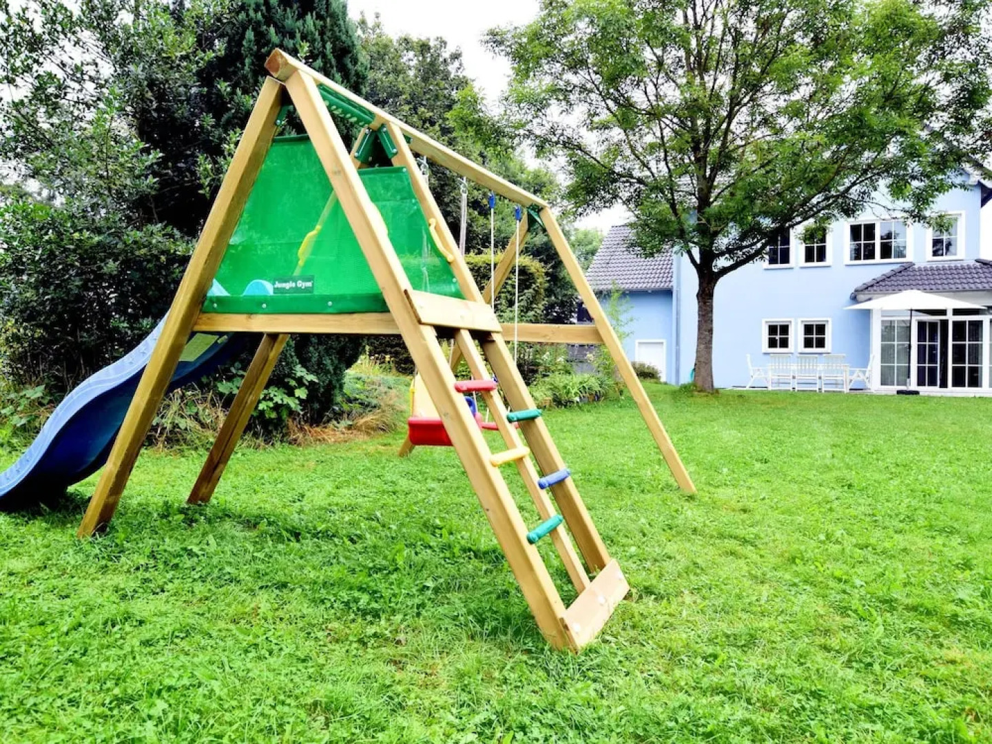 Beautiful House With Sauna, Modern Interior and Enormous, Park-like Garden