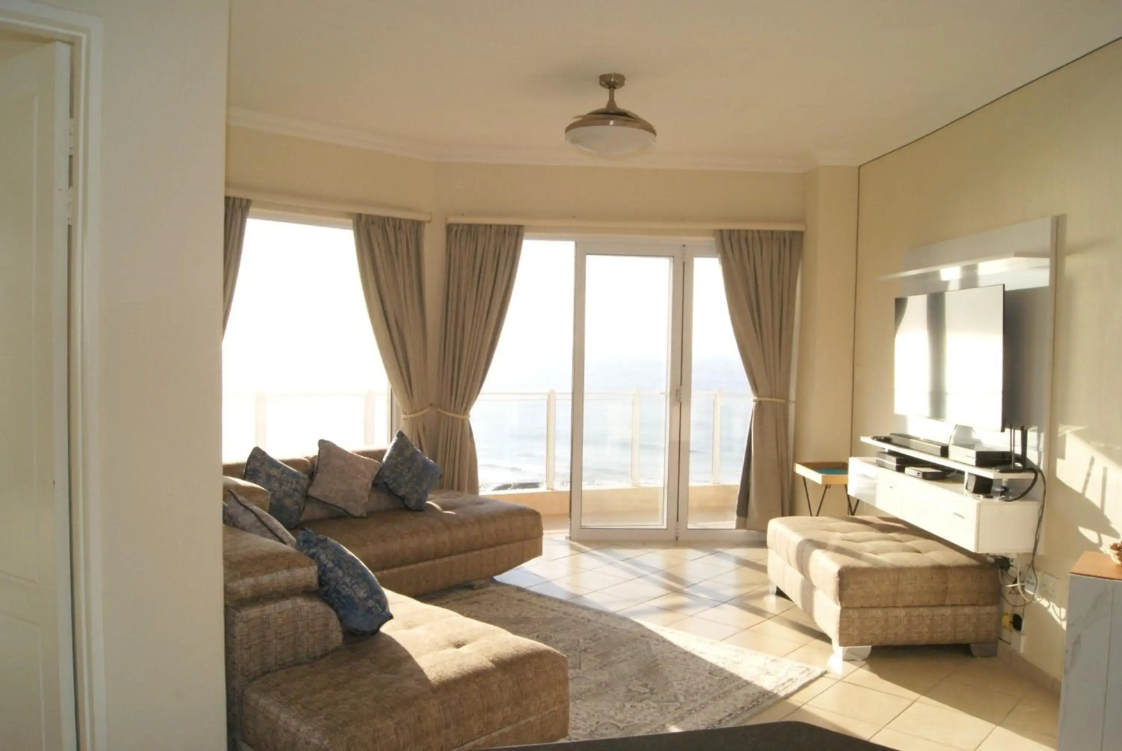 Luxury Apartment 23 @ Seahorse with 180° seaview