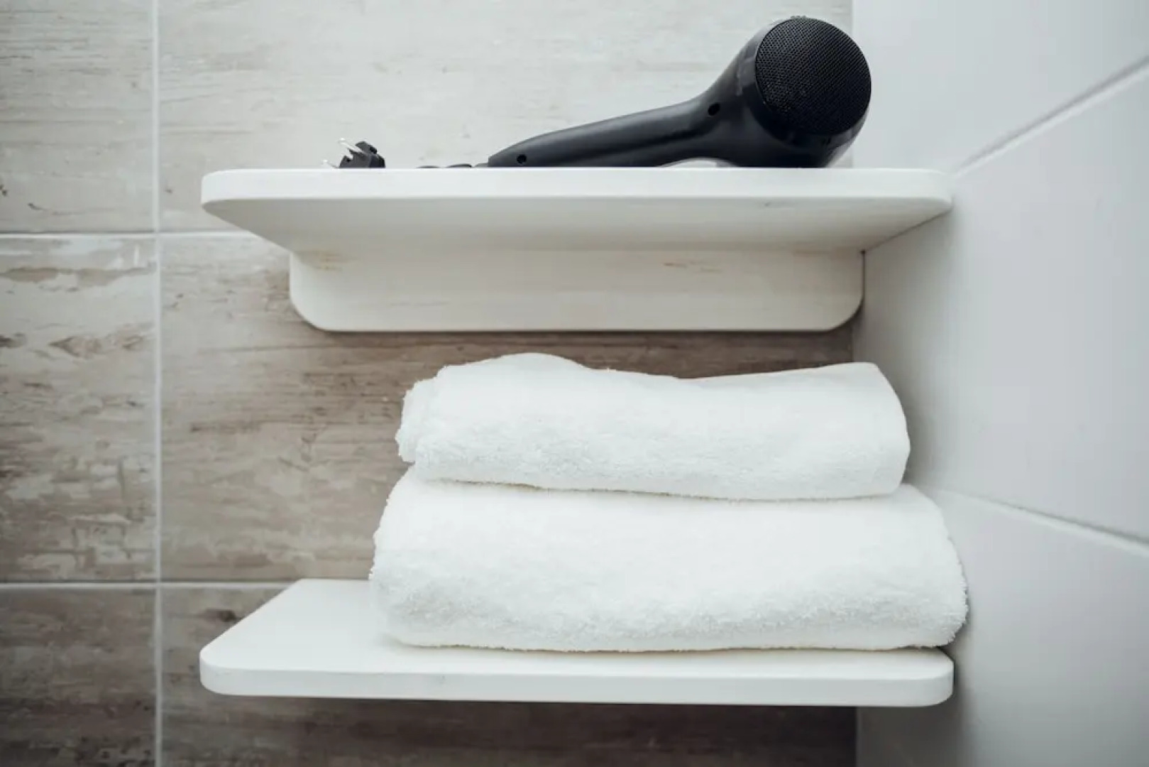 Elounda George Studios