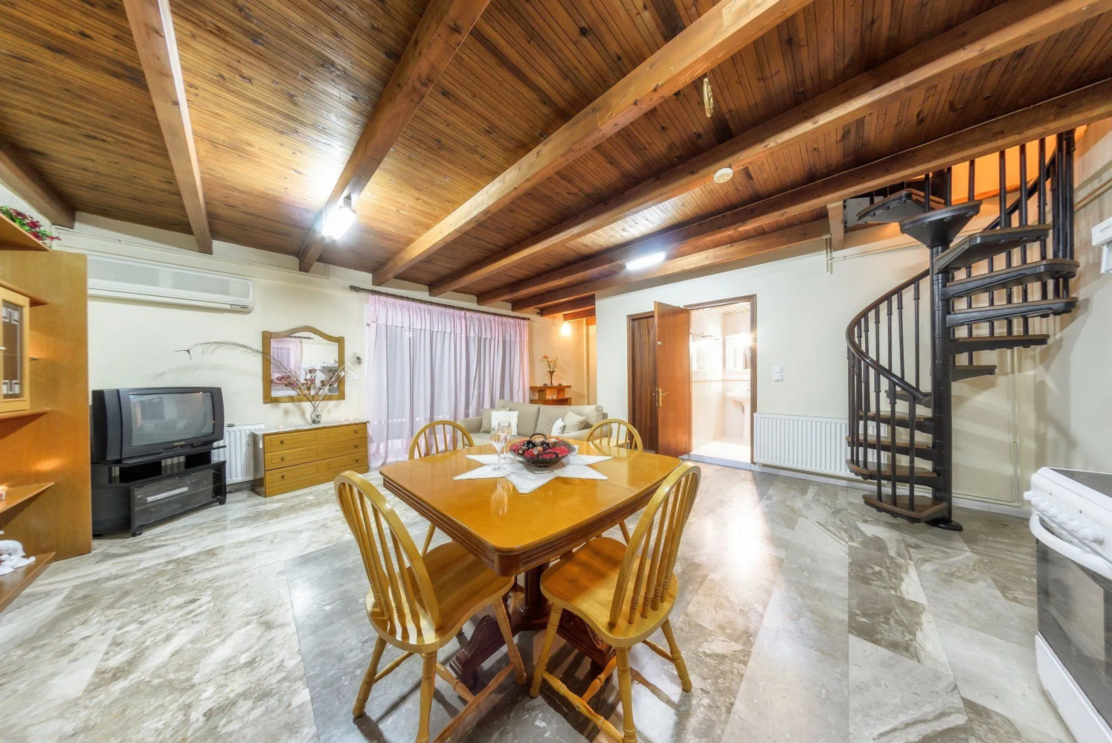 Borsalino Studios & Apartments