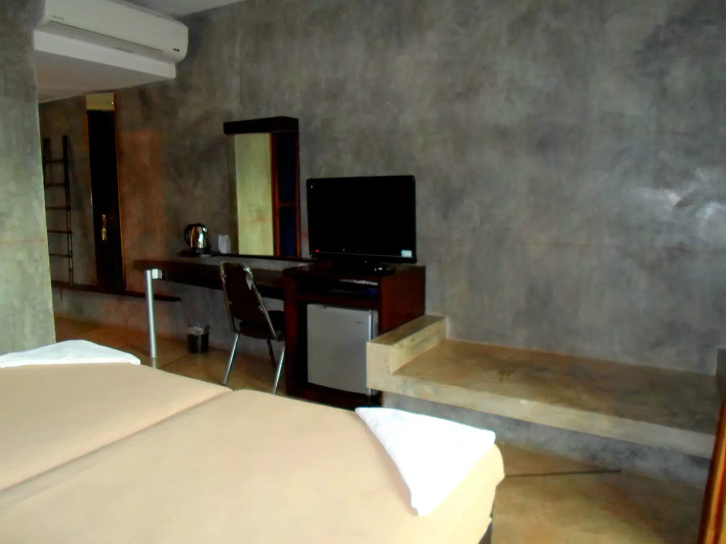 Naraya Riverside Resort