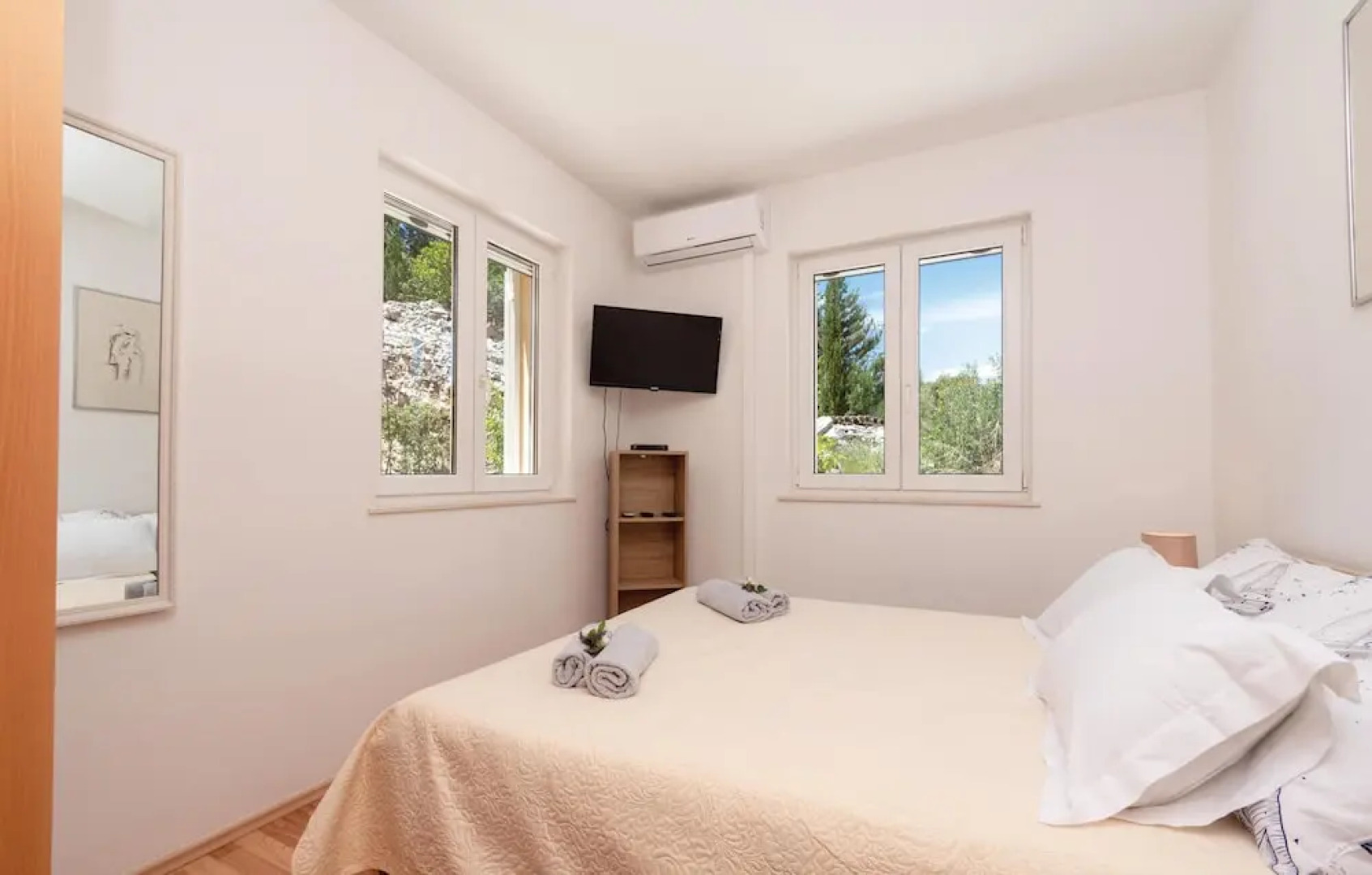 Beautiful Home in Zrnovo With 4 Bedrooms, Wifi and Outdoor Swimming Pool