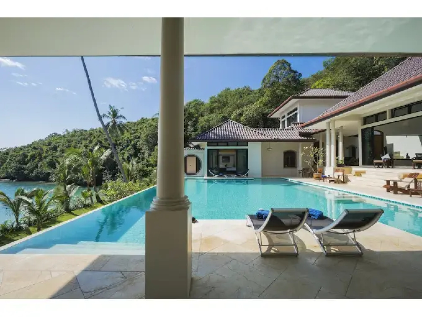 Beach Front Luxury Villa Hai Leng