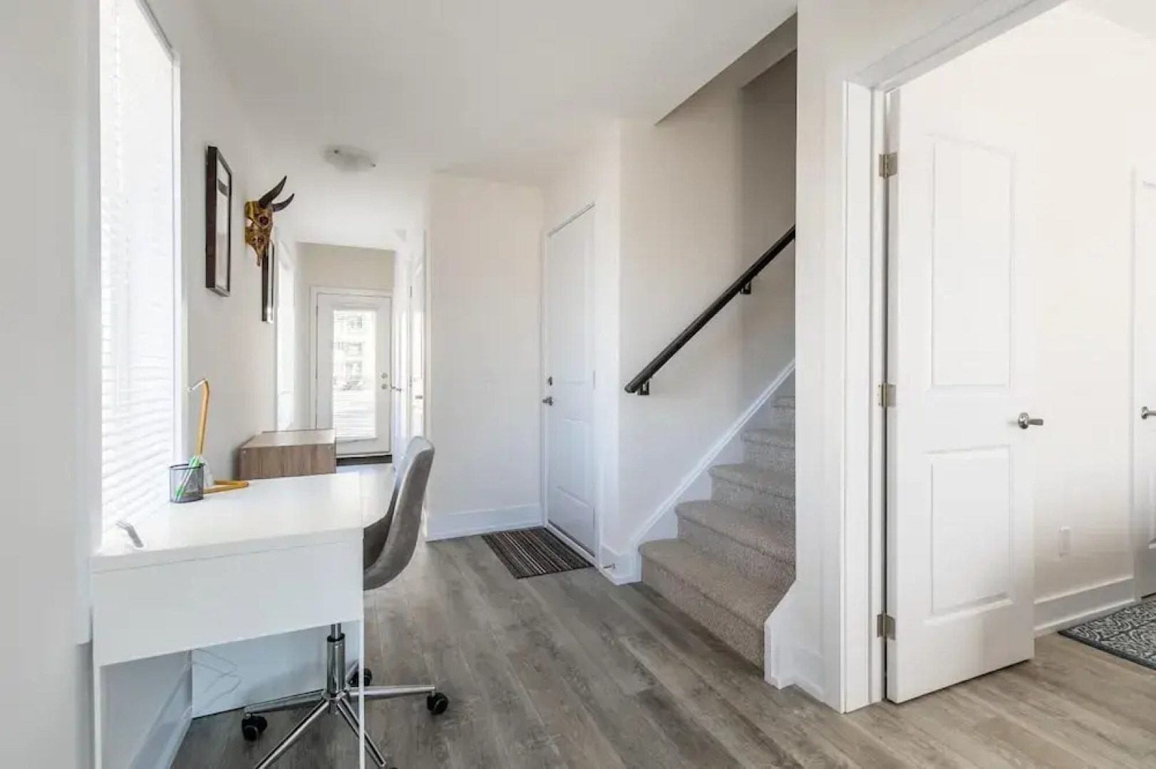 4BR 3BA Townhouse on Lake Ontario Free Parking Gym