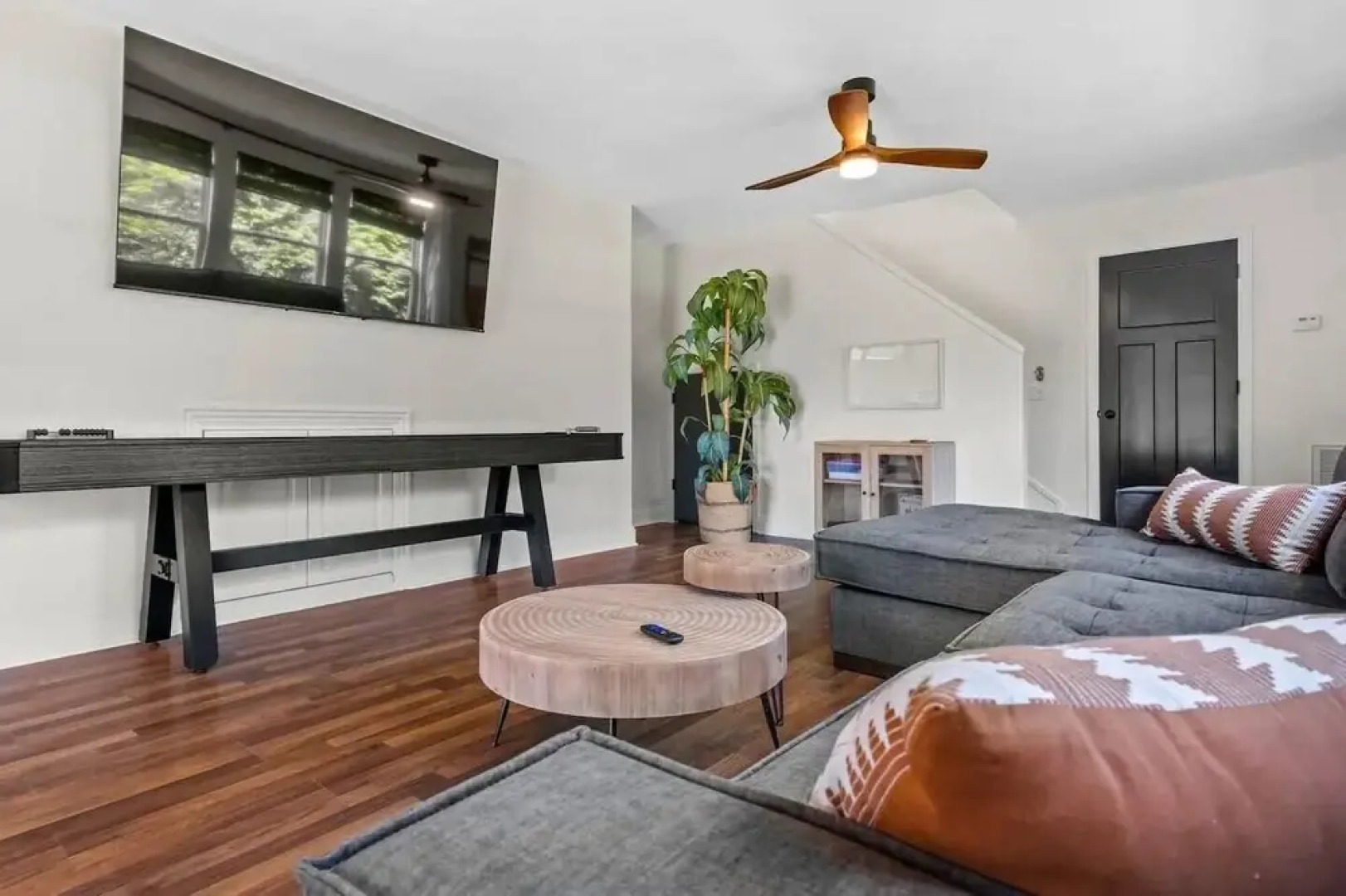 Tunnel Vision Trail Home -8 Min From Lake Windsor! 4 Bedroom Home by Redawning